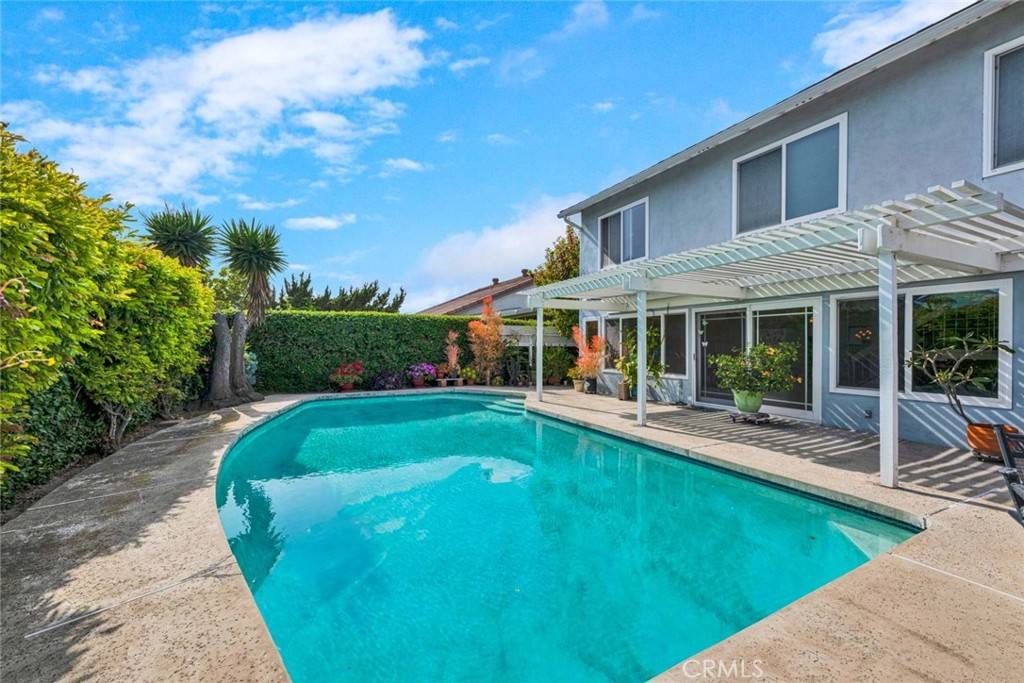937 Carnation AVE, Costa Mesa, CA 92626