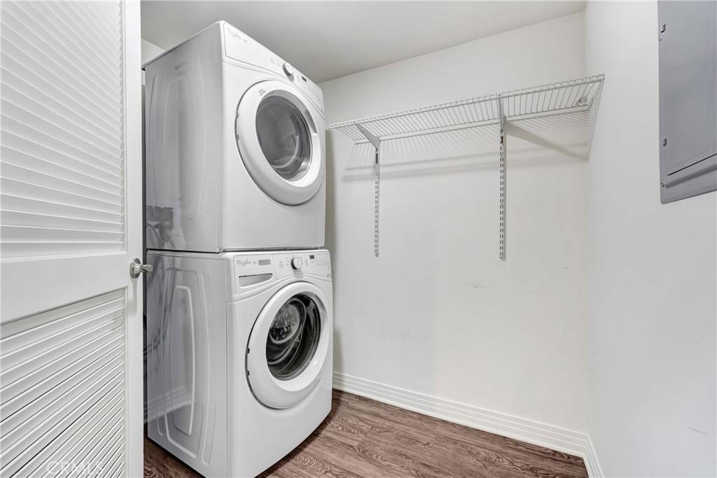 Valley Village, CA 91607,5818 Whitsett AVE #405