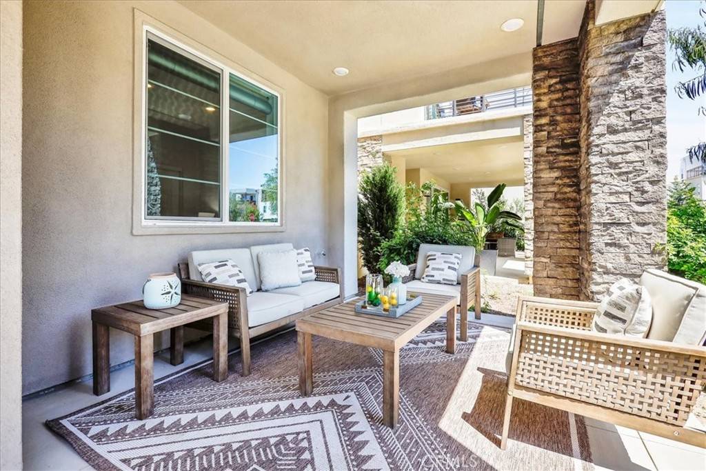 Irvine, CA 92618,137 Rondo