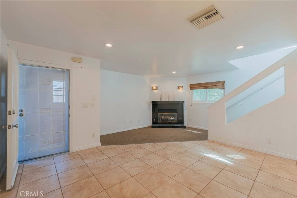 Inglewood, CA 90301,601 S Inglewood AVE #1