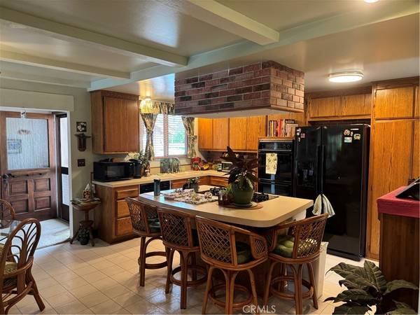 Costa Mesa, CA 92626,865 Loma CIR