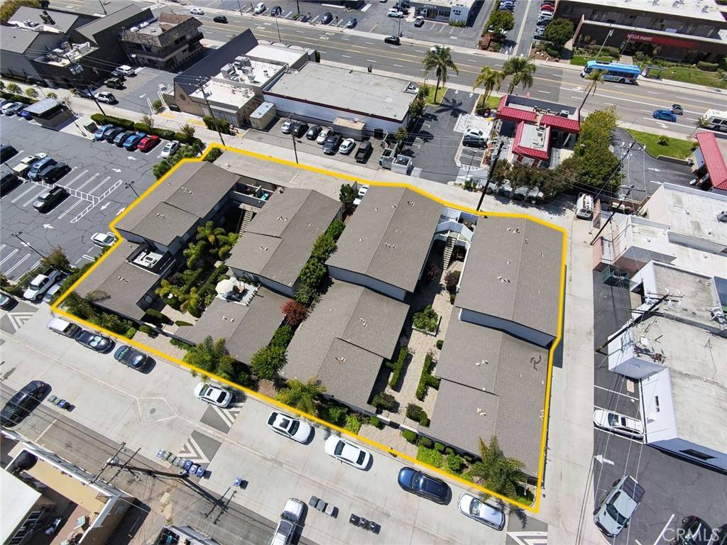 Costa Mesa, CA 92627,313 E 17th ST