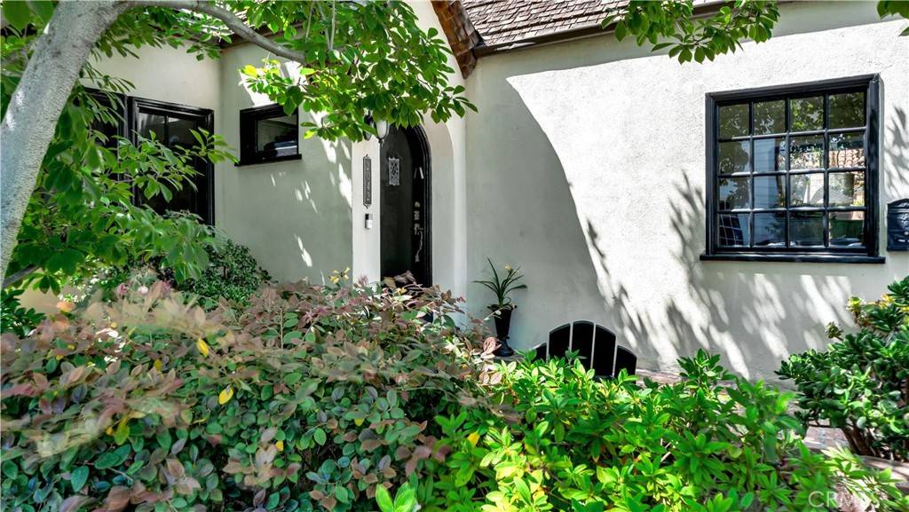 Santa Ana, CA 92706,2042 N Ross ST