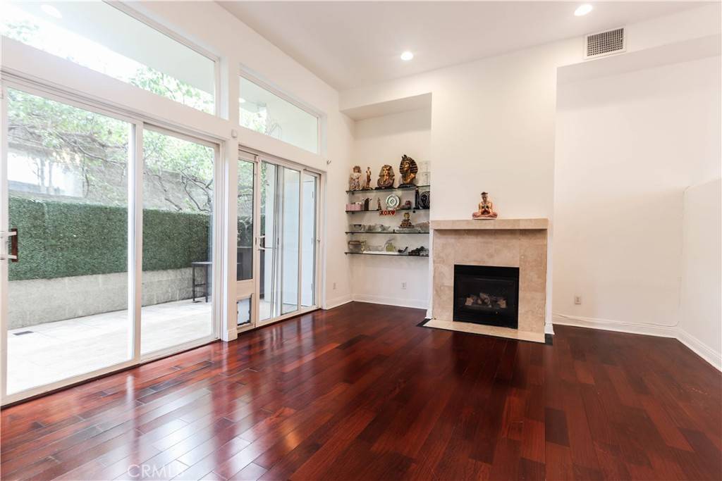 1020 Hilldale AVE, West Hollywood, CA 90069