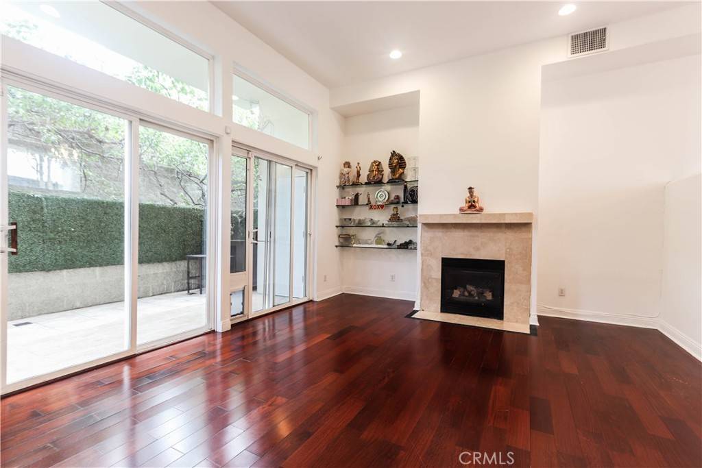 1020 Hilldale AVE, West Hollywood, CA 90069