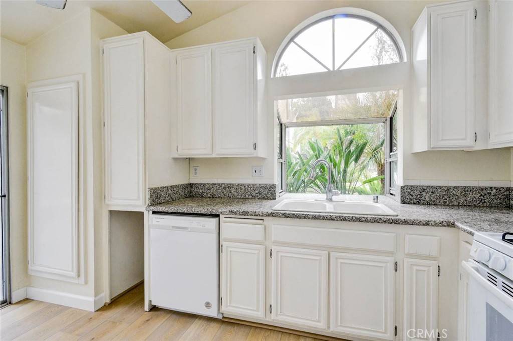 Costa Mesa, CA 92627,2175 Pacific AVE #F4