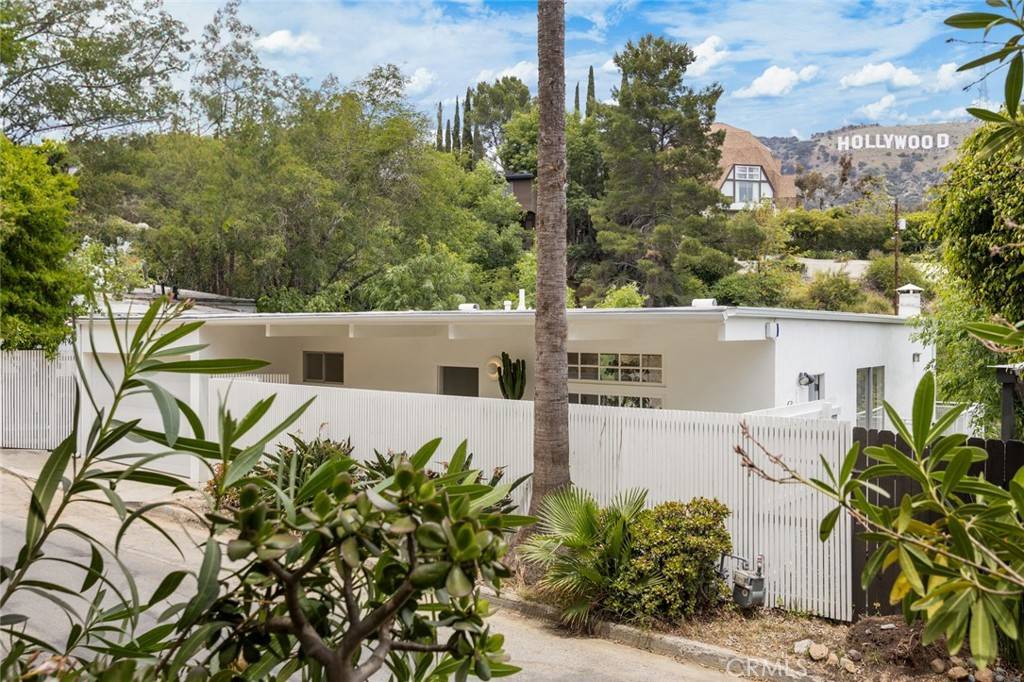 Los Angeles, CA 90068,3102 Durand DR
