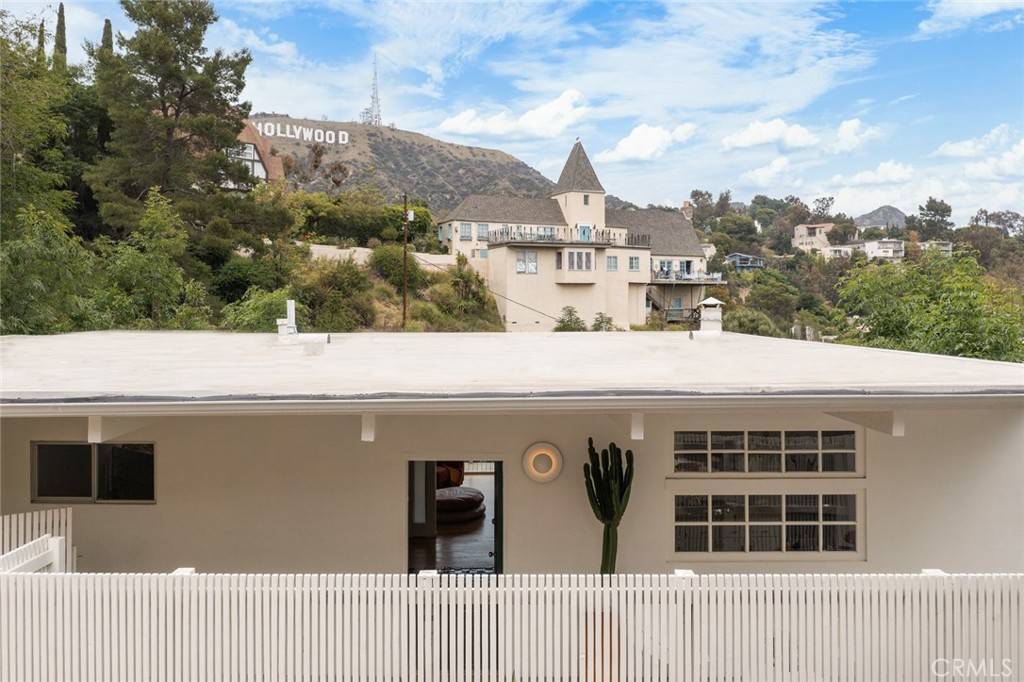 Los Angeles, CA 90068,3102 Durand DR