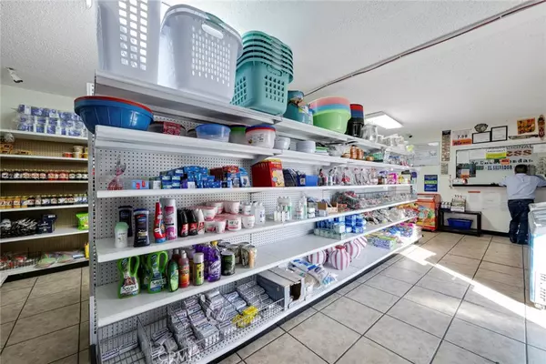 Corona, CA 92879,13490 Magnolia AVE