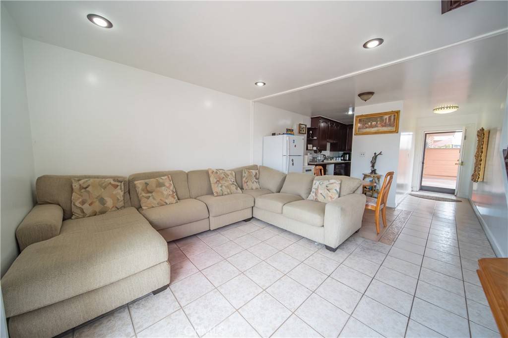 Downey, CA 90241,7033 Stewart And Gray RD #6