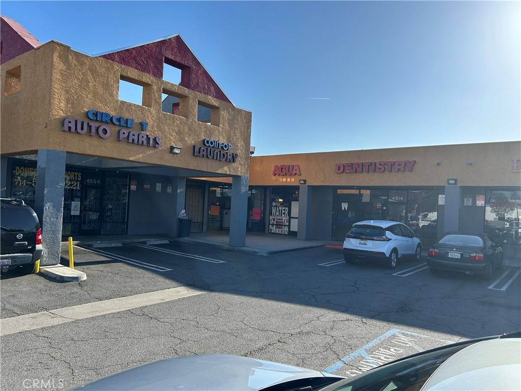 Santa Ana, CA 92703,1ST ST