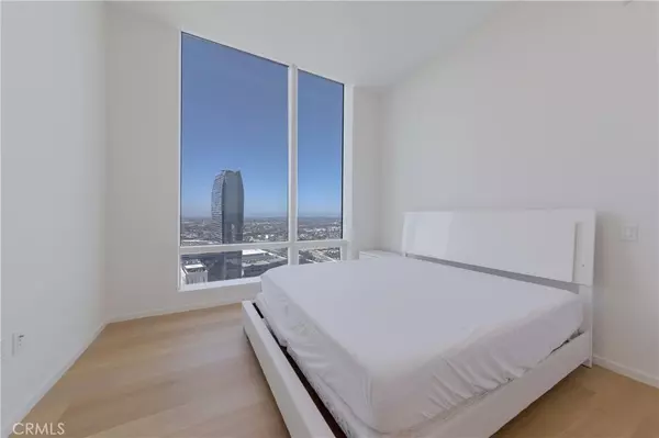 Los Angeles, CA 90017,877 Francisco ST #4211
