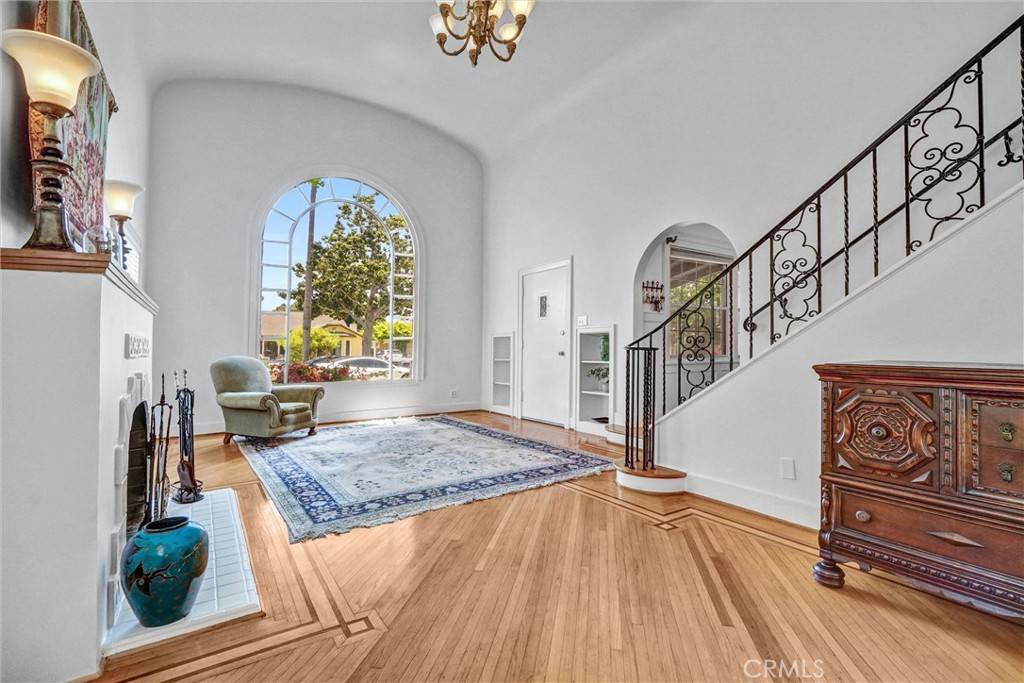 Fullerton, CA 92832,521 W Whiting AVE