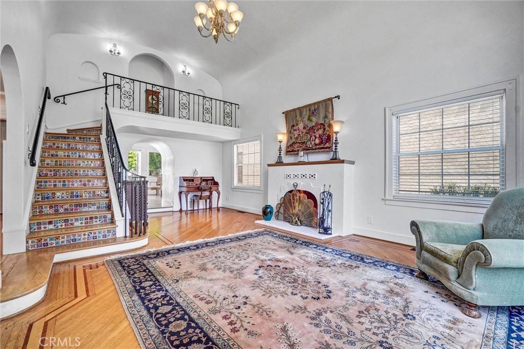 Fullerton, CA 92832,521 W Whiting AVE