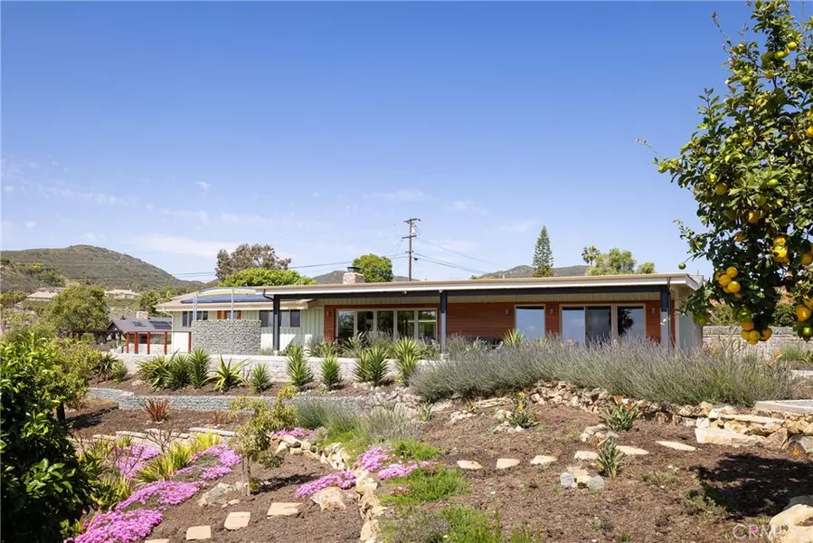 1923 Stonewall LN, Vista, CA 92084