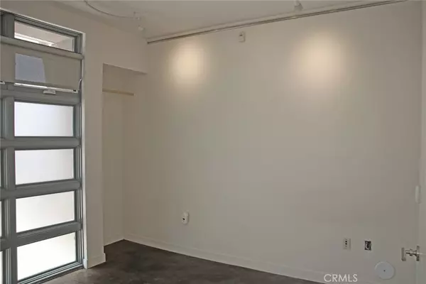 Santa Ana, CA 92705,113 E City Place DR E