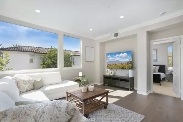 Brea, CA 92823,402 Maravilla LN