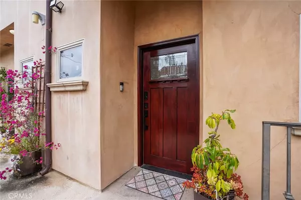 Sherman Oaks, CA 91403,14702 Magnolia BLVD #104