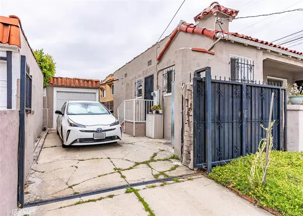 Los Angeles, CA 90047,8462 S Denker AVE