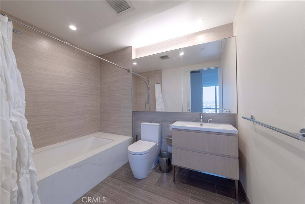 Los Angeles, CA 90017,877 Francisco ST #4211