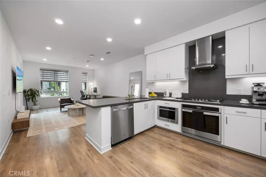 Irvine, CA 92612,2424 Nolita
