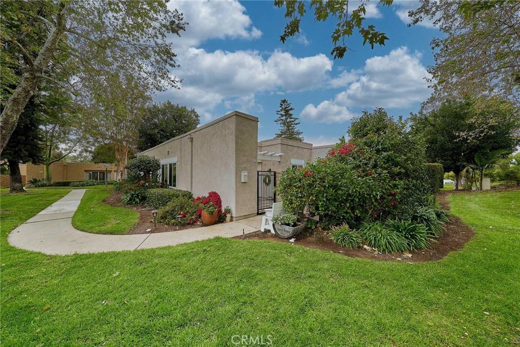 3004 Via Buena Vista #C, Laguna Woods, CA 92637