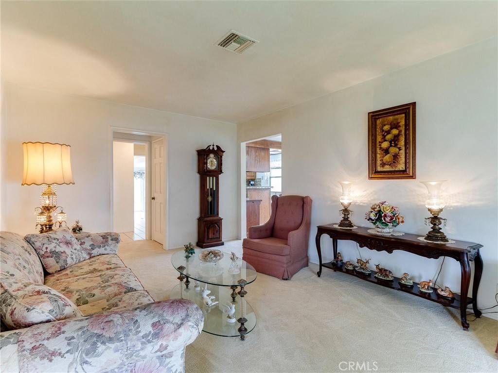 Lakewood, CA 90713,4856 Lomina AVE