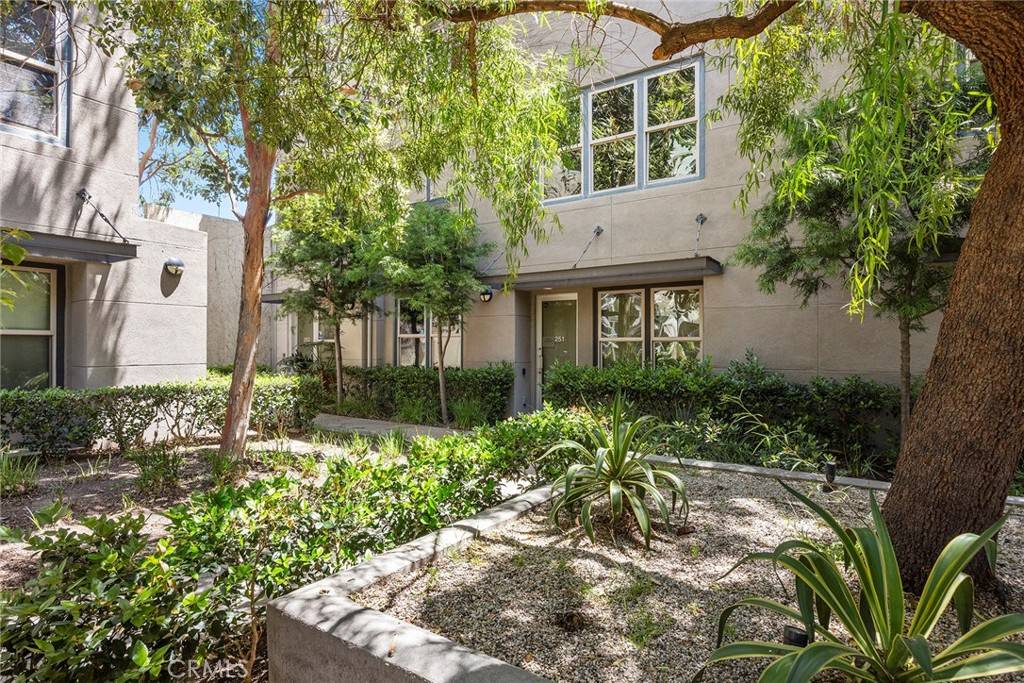 Santa Ana, CA 92701,253 N Bush ST