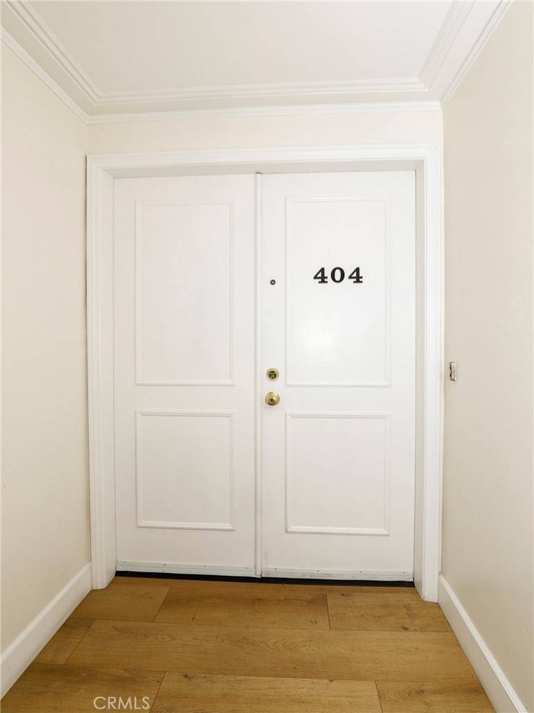Beverly Hills, CA 90210,321 N Oakhurst DR #404