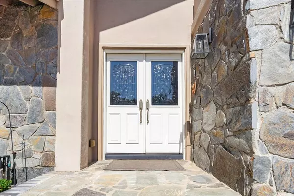 Yorba Linda, CA 92886,6421 Acacia Hill DR