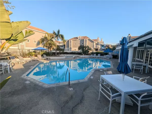 Huntington Beach, CA 92649,4682 Warner AVE #B102