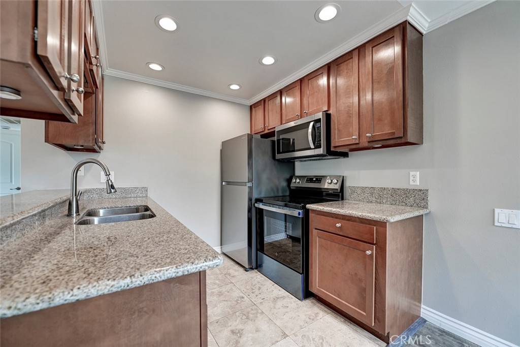 Lake Forest, CA 92630,21981 Rimhurst DR #154