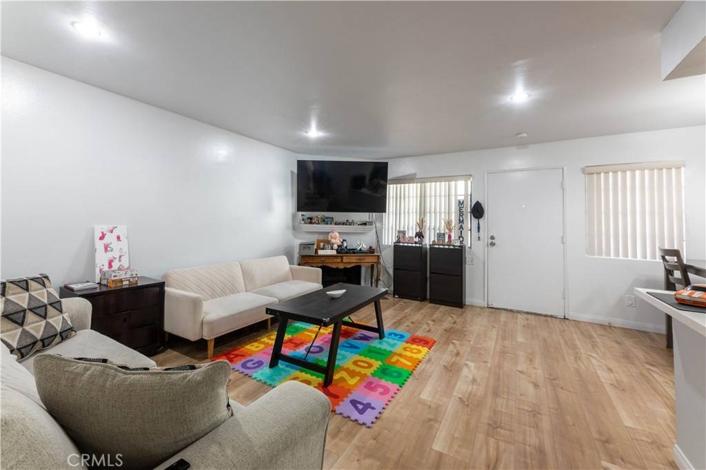 Van Nuys, CA 91406,15946 Vanowen ST #103
