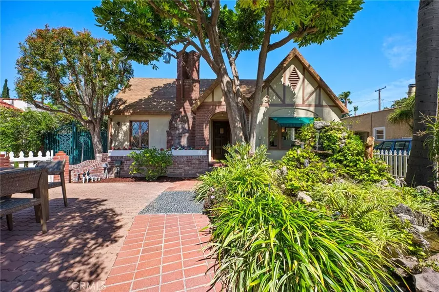 2415 N French ST, Santa Ana, CA 92706