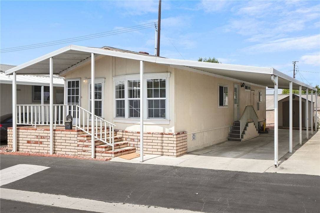 Hawaiian Gardens, CA 90716,12550 E Carson ST #29
