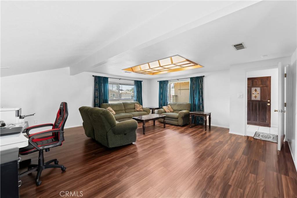 Fullerton, CA 92833,1467 W Southgate AVE