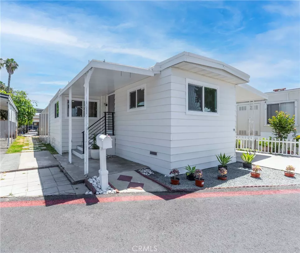 Tustin, CA 92780,107 Portola LN S #41
