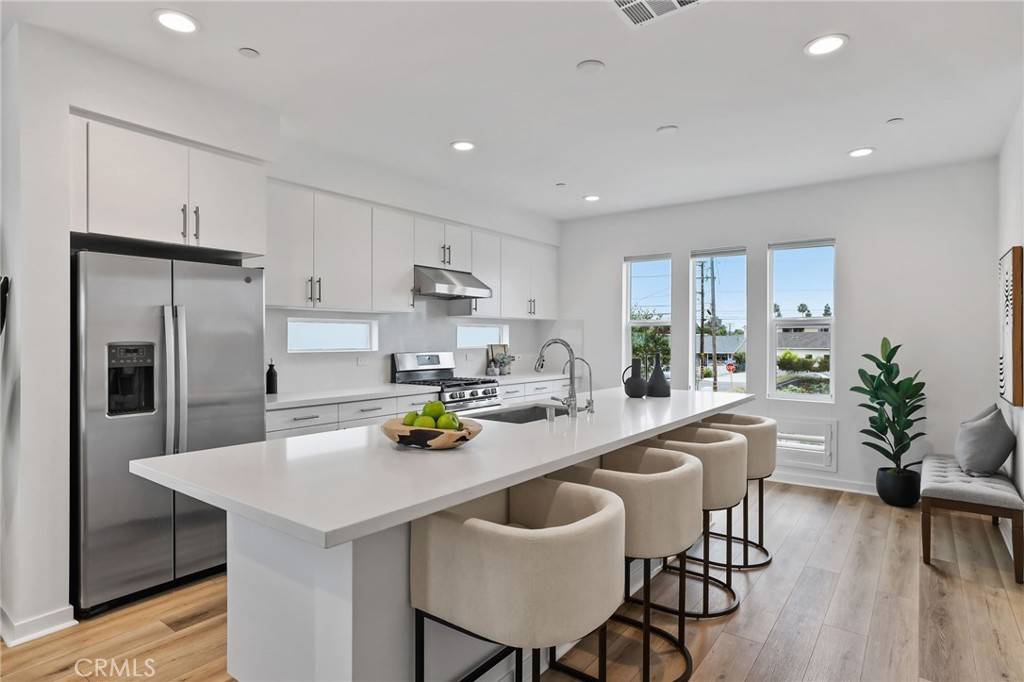 536 Caleigh LN, Costa Mesa, CA 92627
