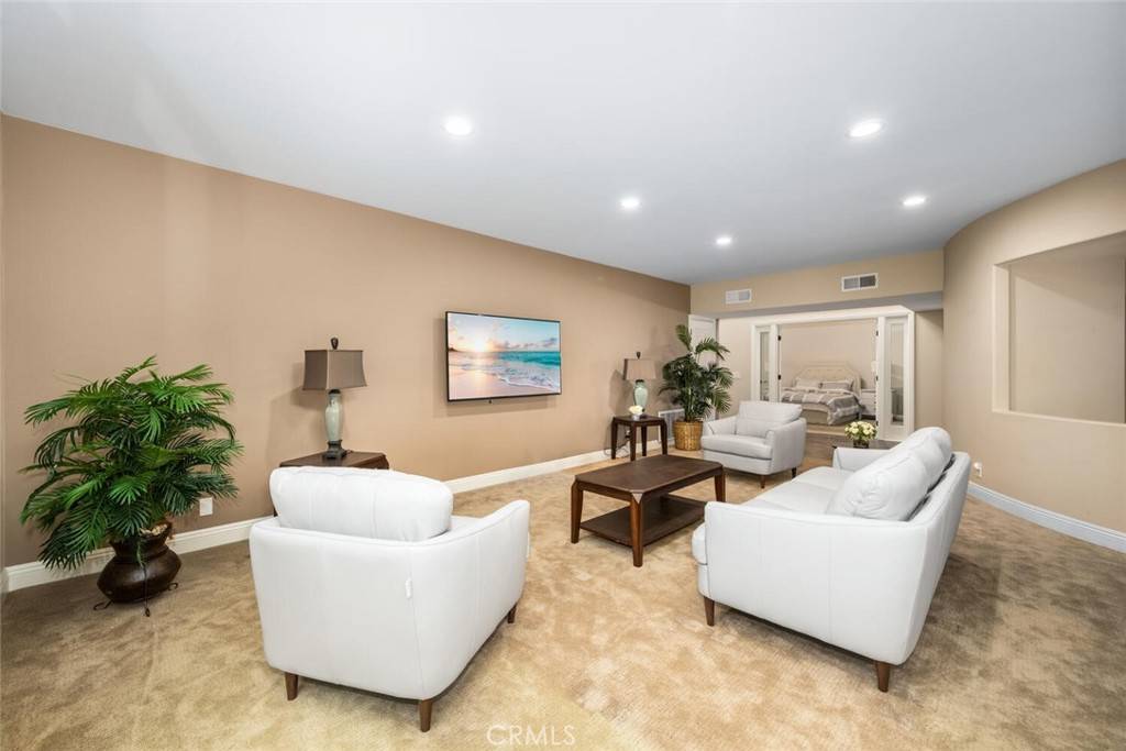 Huntington Beach, CA 92649,16282 Mandalay CIR