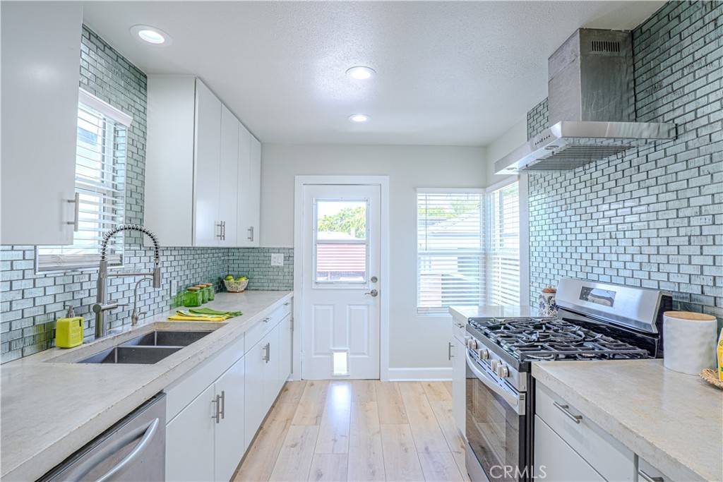 417 E 44th WAY, Long Beach, CA 90807