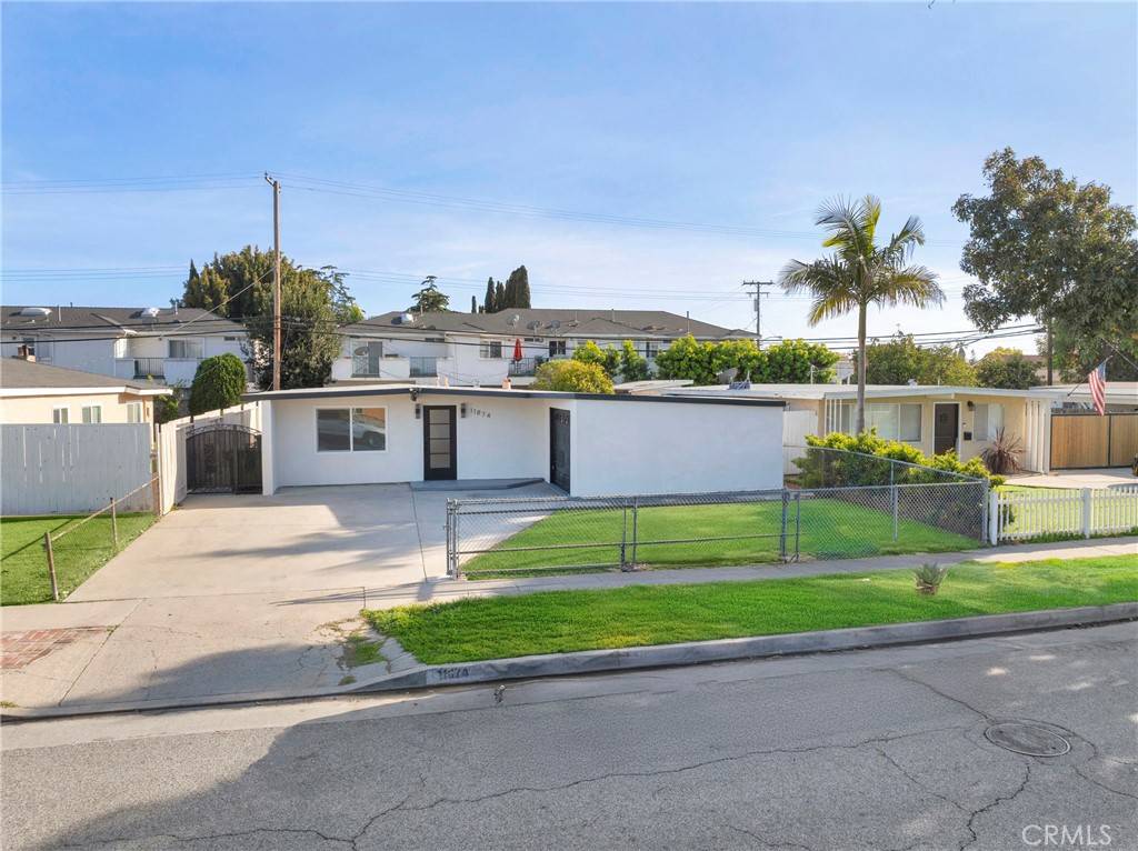 Lakewood, CA 90715,11874 206th ST