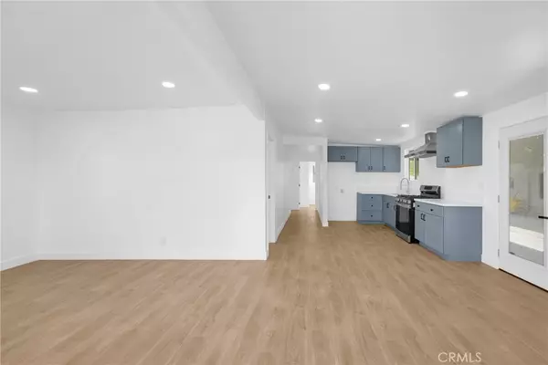 Lakewood, CA 90715,11874 206th ST