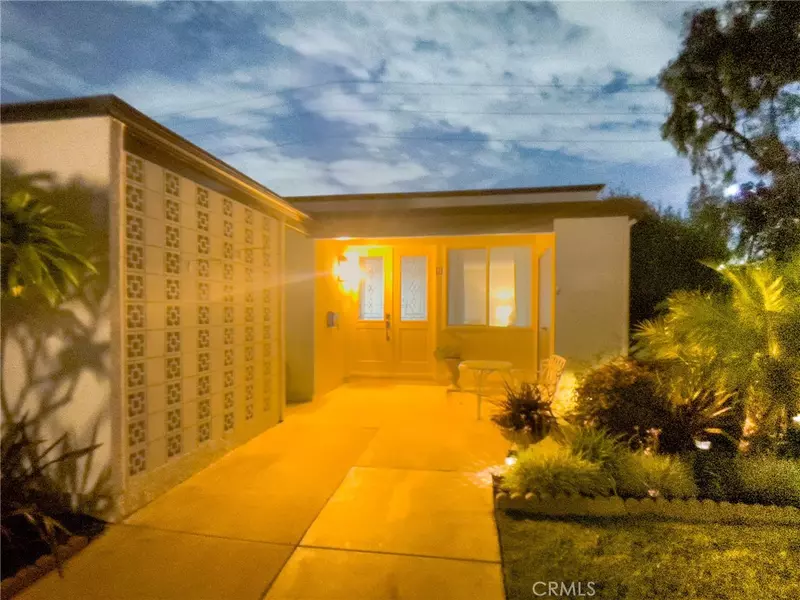 13044 Del Monte Dr., M15-44H, Seal Beach, CA 90740