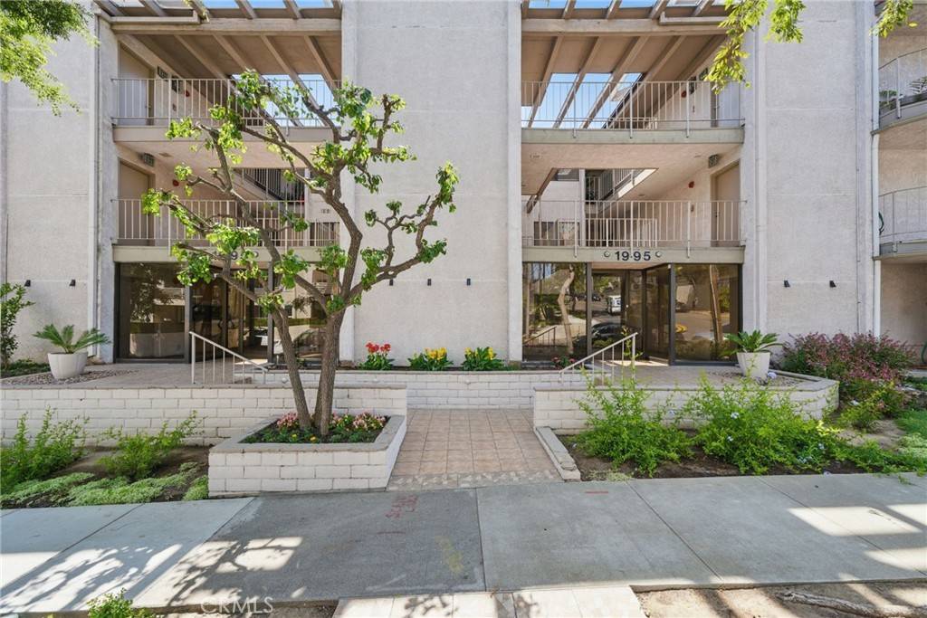 1995 Molino AVE #301, Signal Hill, CA 90755