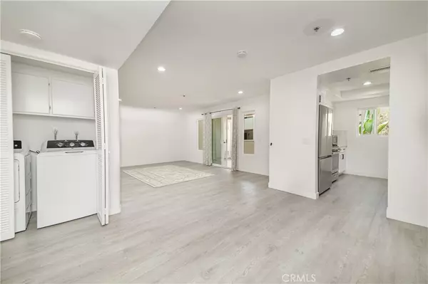 Lakewood, CA 90715,12141 Centralia ST #208