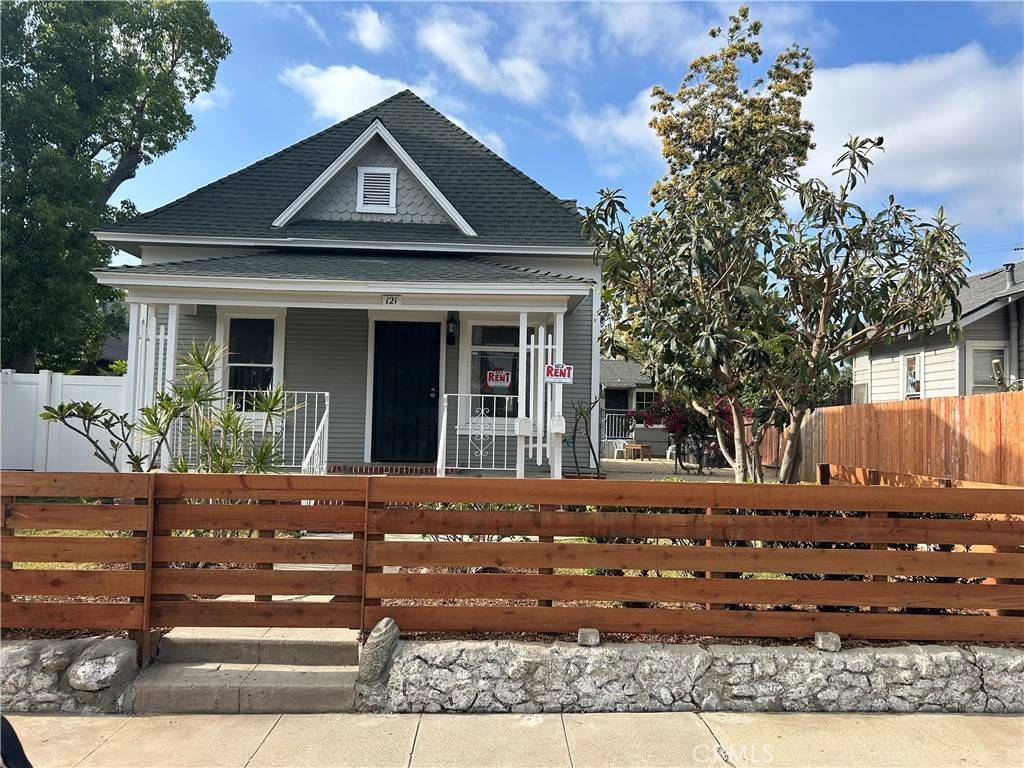 121 W 18th ST, Santa Ana, CA 92706