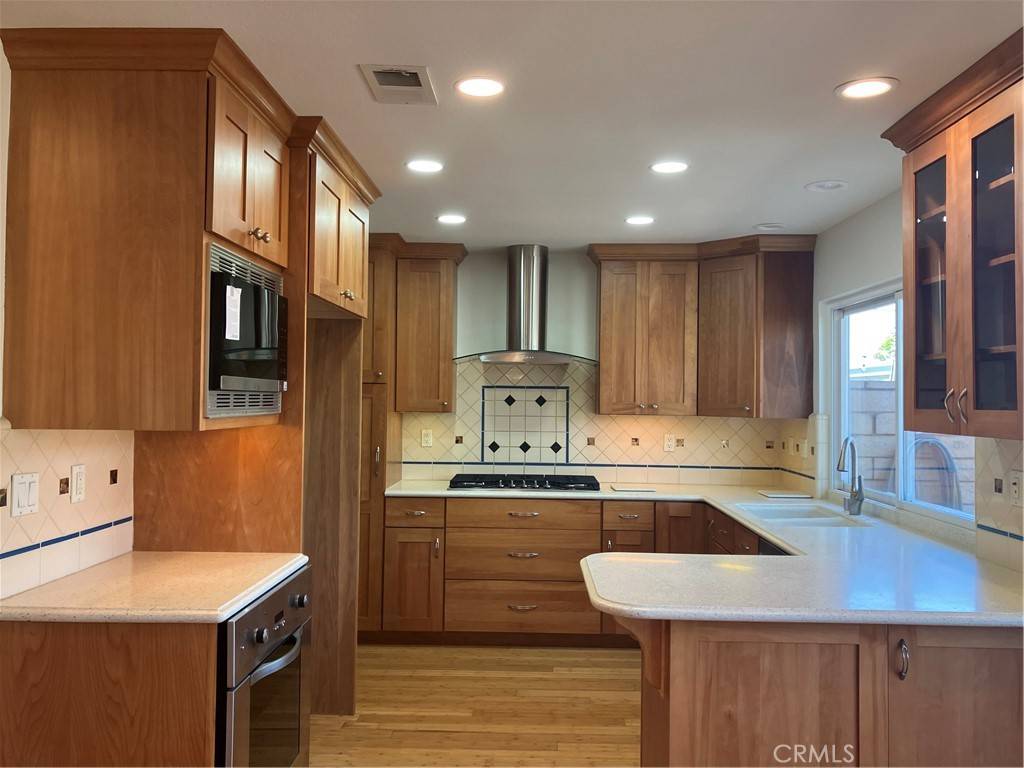 Westminster, CA 92683,5042 Hampton CT