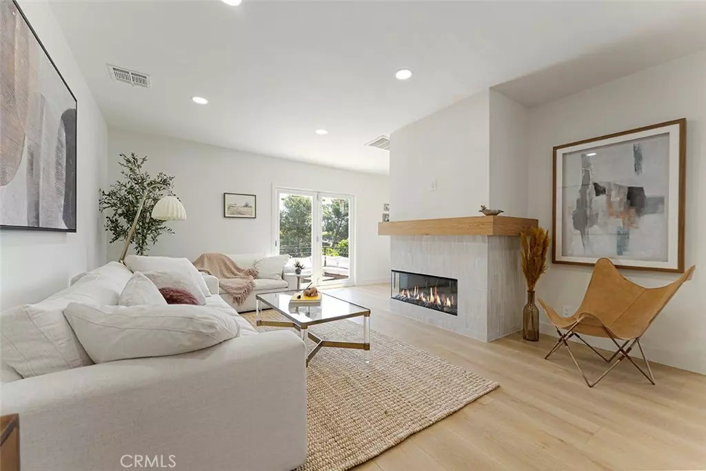 Los Angeles, CA 90065,981 Nordica DR