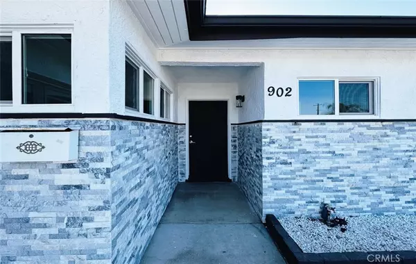 Santa Ana, CA 92703,902 Alene CIR