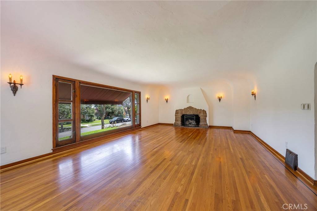 Fullerton, CA 92832,405 W Brookdale PL